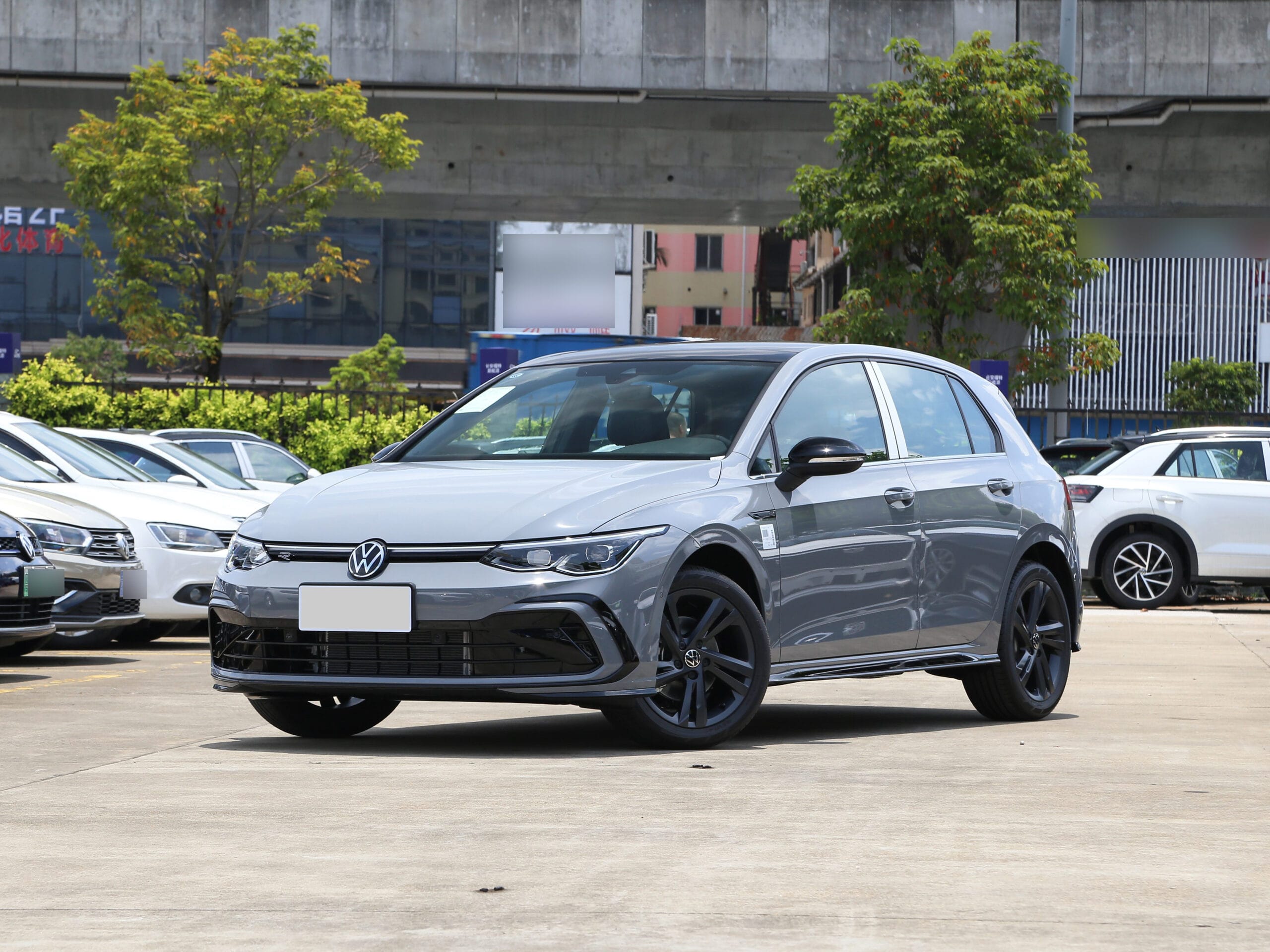2024_Volkswagen_Golf_R-line_50_Years_Legend